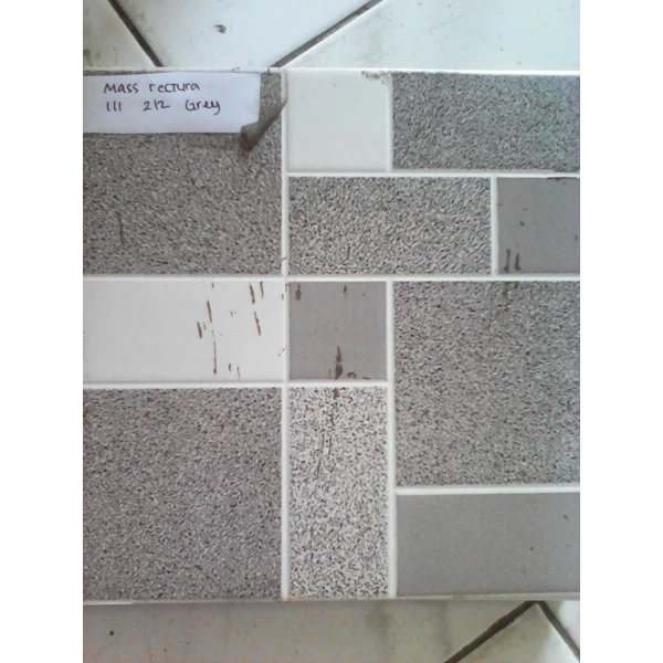 Ceramic tile bathroom floor 25x25 Mass Rectura 1