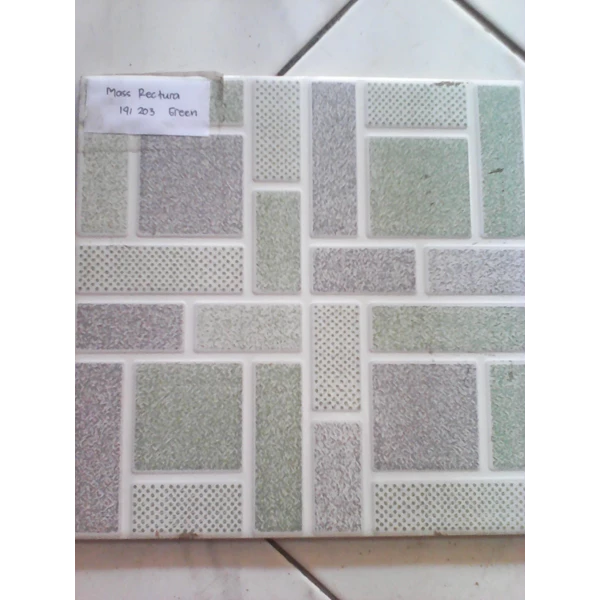 Ceramic tile bathroom floor 25x25 Mass Rectura 2